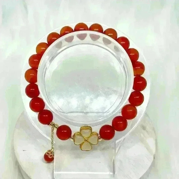 Sierra Natural Agate Four Leaf Clover Charm Bracelet in Orange Red - Picture 2 of 5